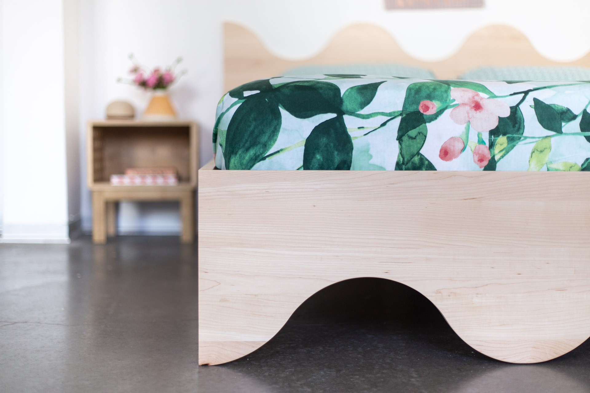 Wave bed. מיטה מיטת עץ