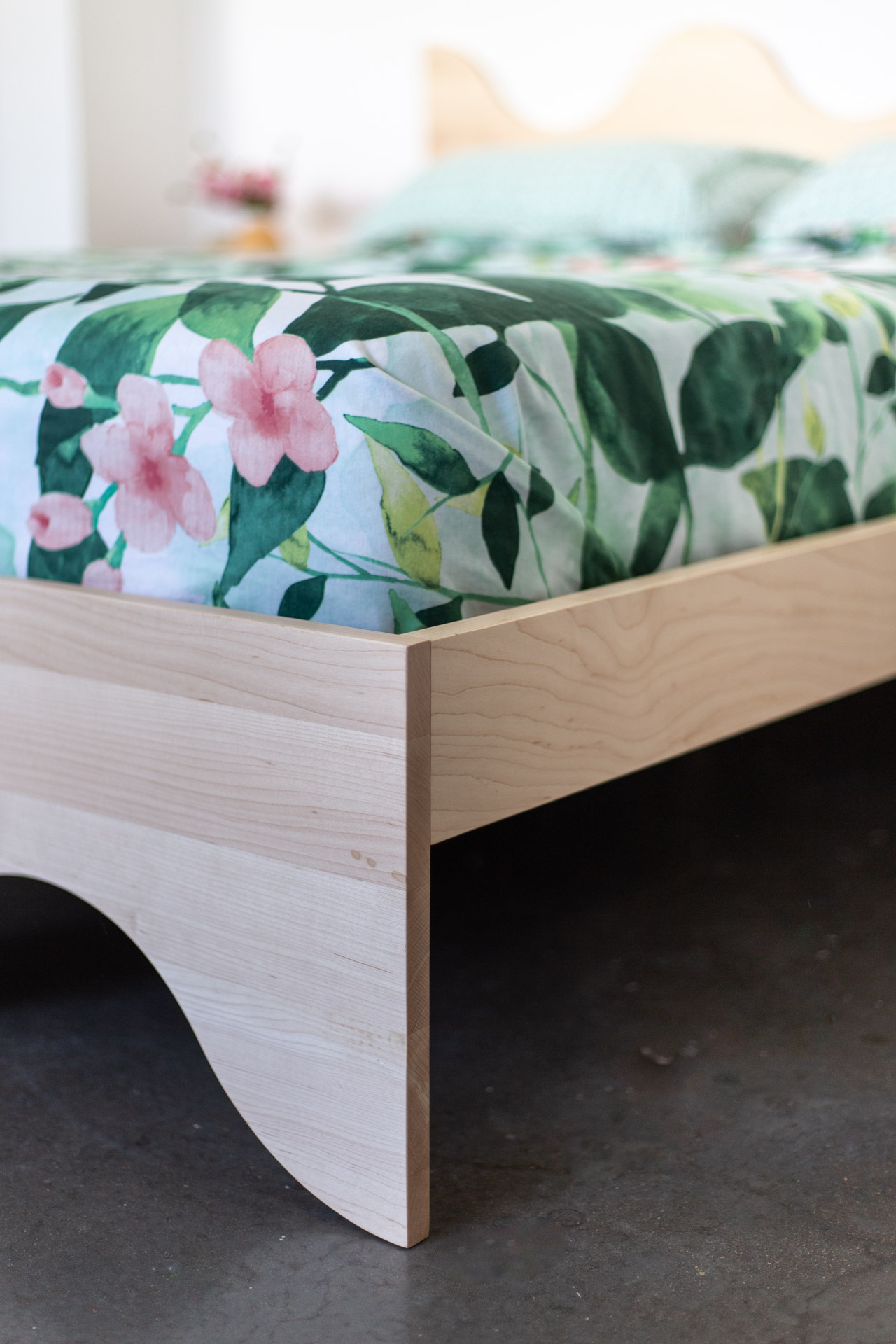 Wave bed. מיטה מיטת עץ