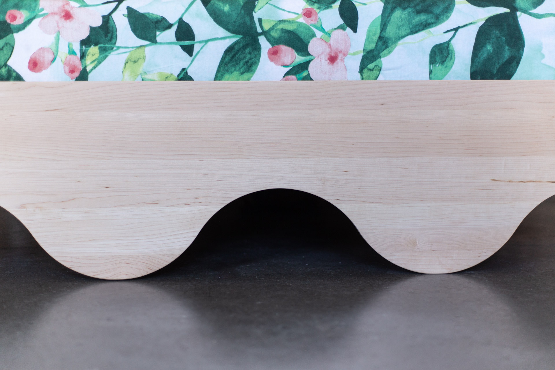 Wave bed. מיטה מיטת עץ