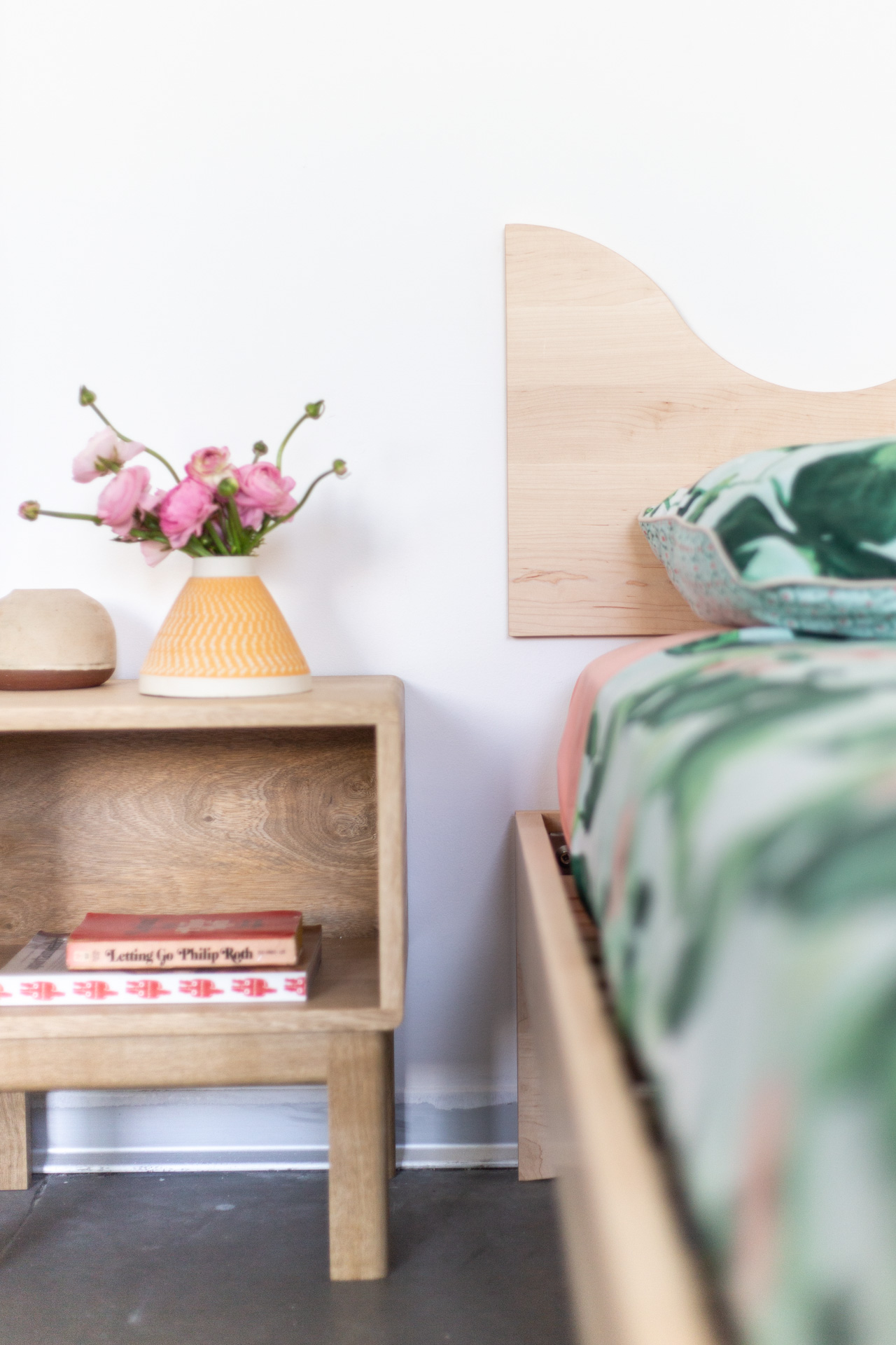 Wave bed. מיטה מיטת עץ