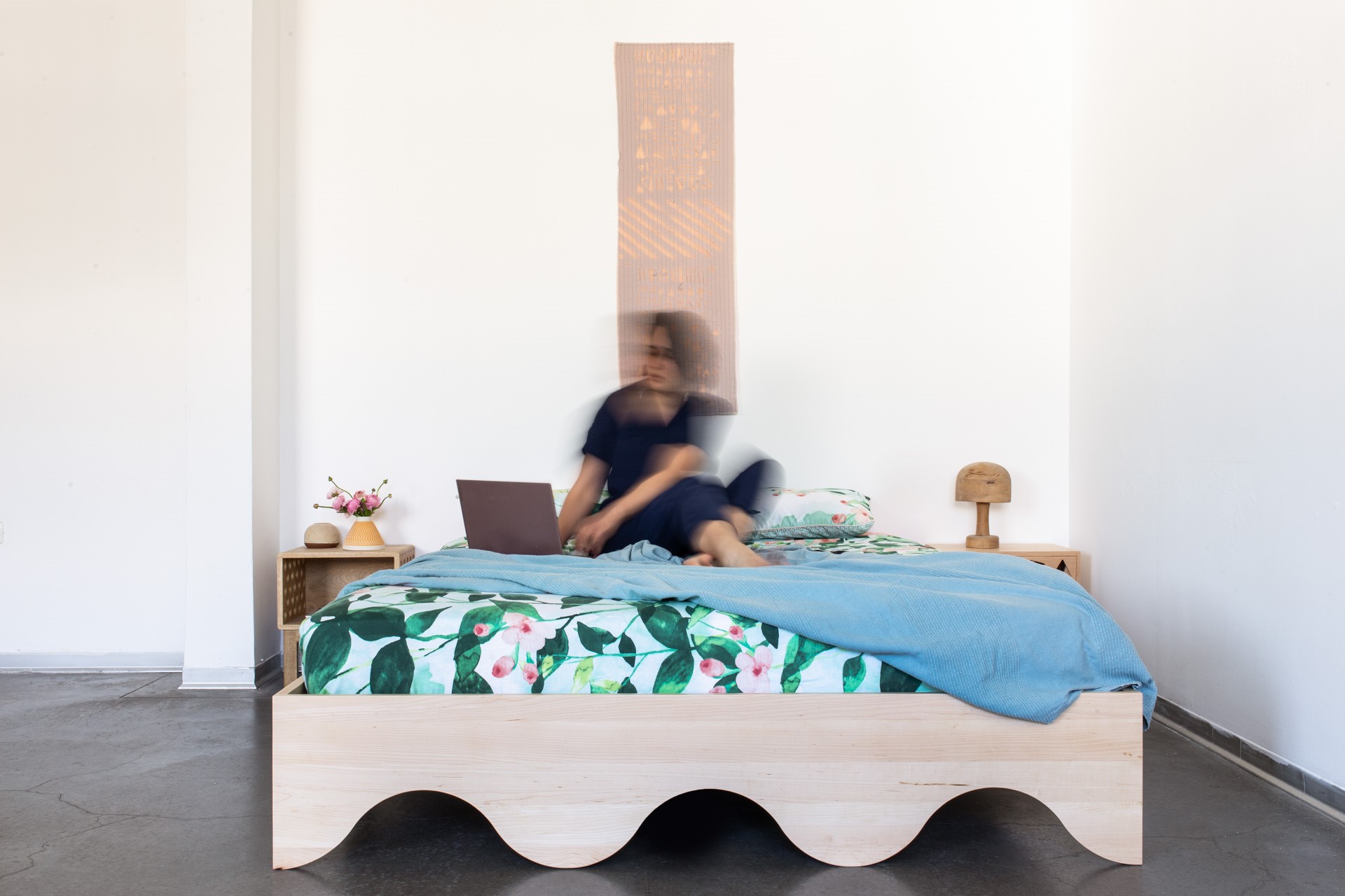 Wave bed. מיטה מיטת עץ