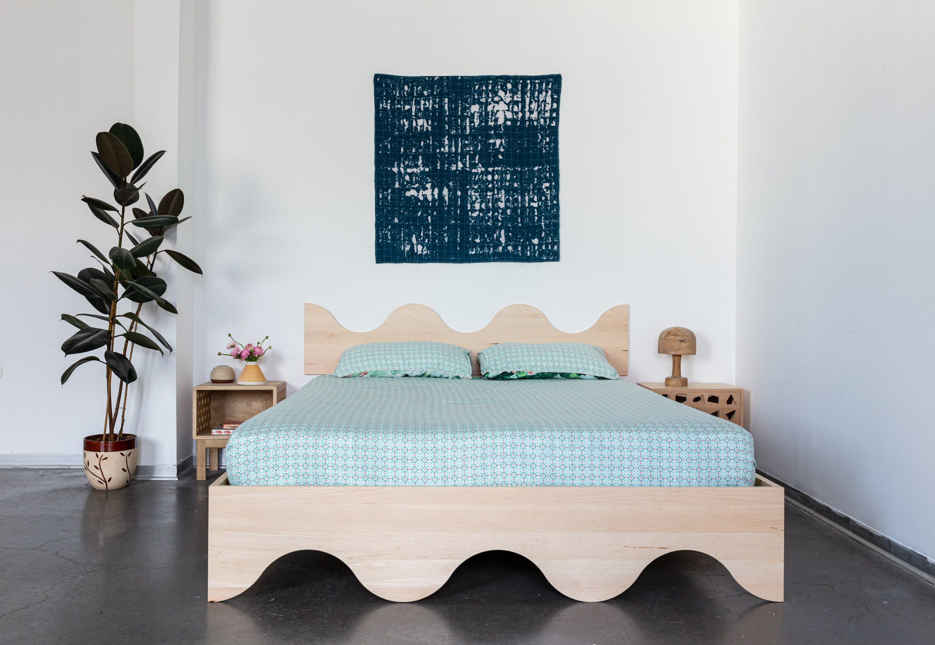 Wave bed. מיטה מיטת עץ