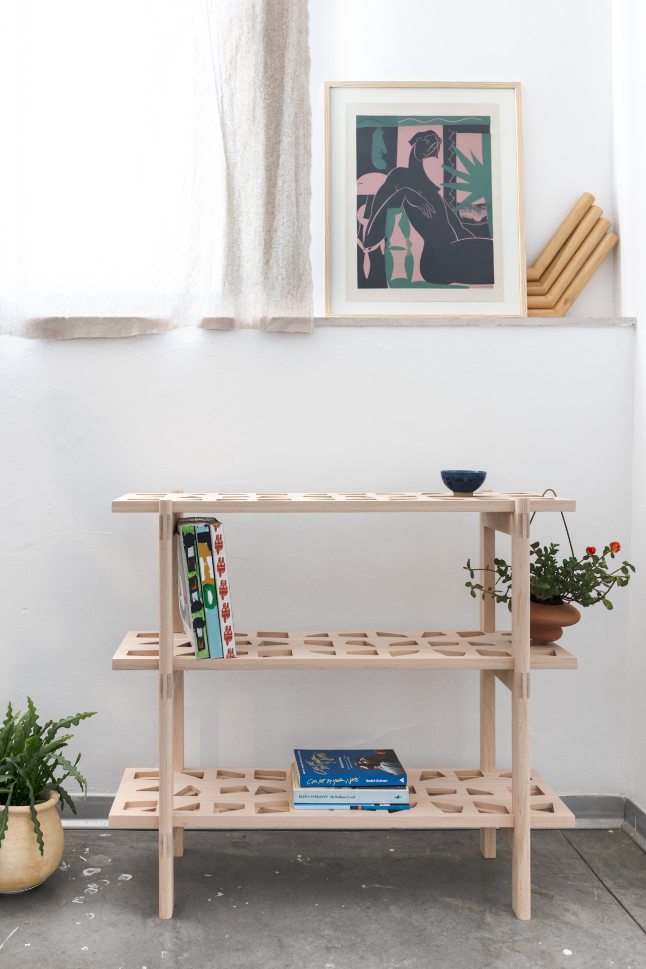 Cutout shelves. מדפים מעוצבים