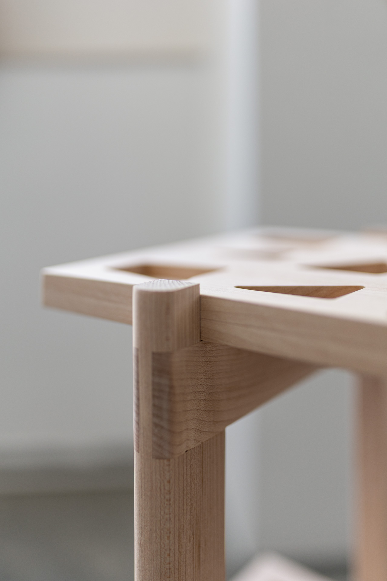 Cutout shelves. מדפים מעוצבים