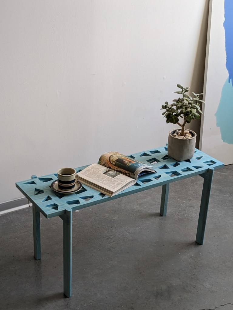 ספסל כניסה כחול - ספסל דקורטיבי, שולחן קפה לא שגרתי - רהיט מיוחד בהתאמה אישית
ספסל צבעוני