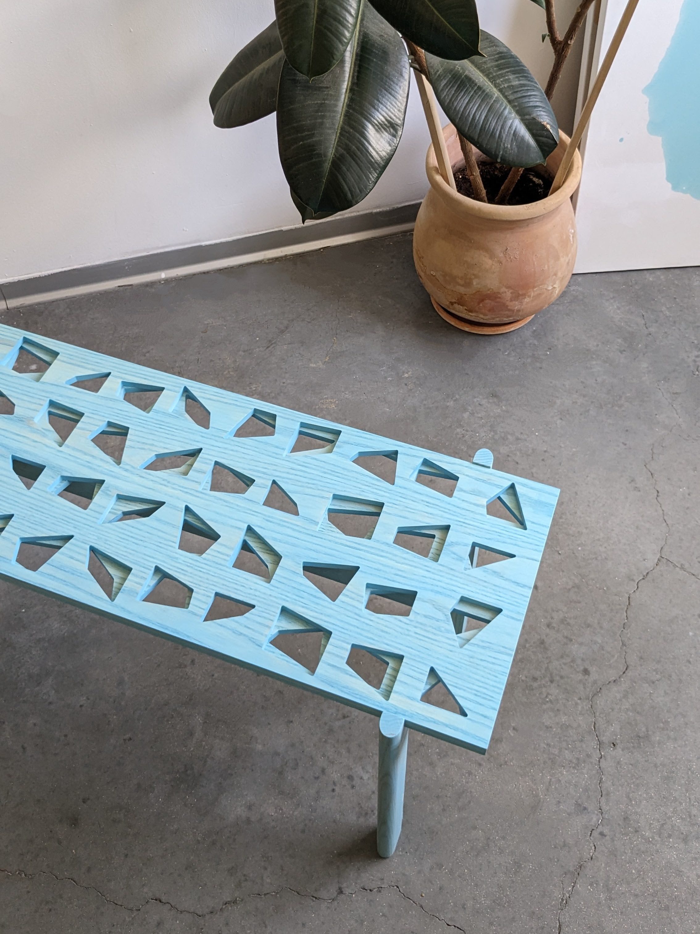 ספסל כניסה כחול - ספסל דקורטיבי, שולחן קפה לא שגרתי - רהיט מיוחד בהתאמה אישית
ספסל צבעוני