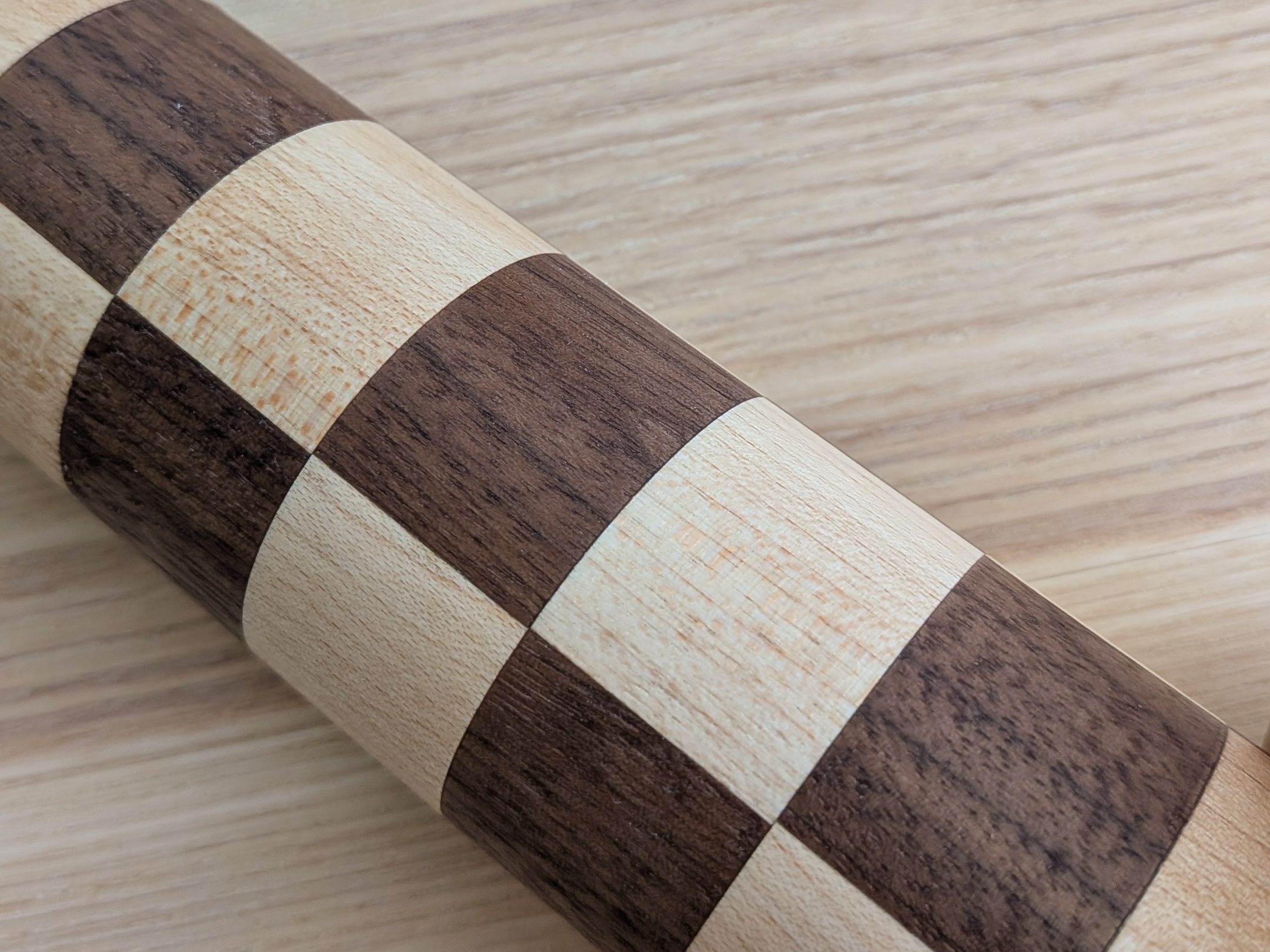  פמוטים לנרות שולחן - פמוטים מפוסלים - פמוטי עץ - פמוט עבודת יד - פמוטים מיוחדים - פריטי עיצוב ישראלי

הדלקת נרות מזמינה רגעים של קרבה וכוונה. 

כל פמוט מיוצר בעבודת יד במחרטה, ולכן אין שניים זהים.

פמוטים שהם פסלים מיוחדים, אותם אני יוצרת בעבודת יד פה בתל אביב. כל פמוט הוא מיוחד במינו